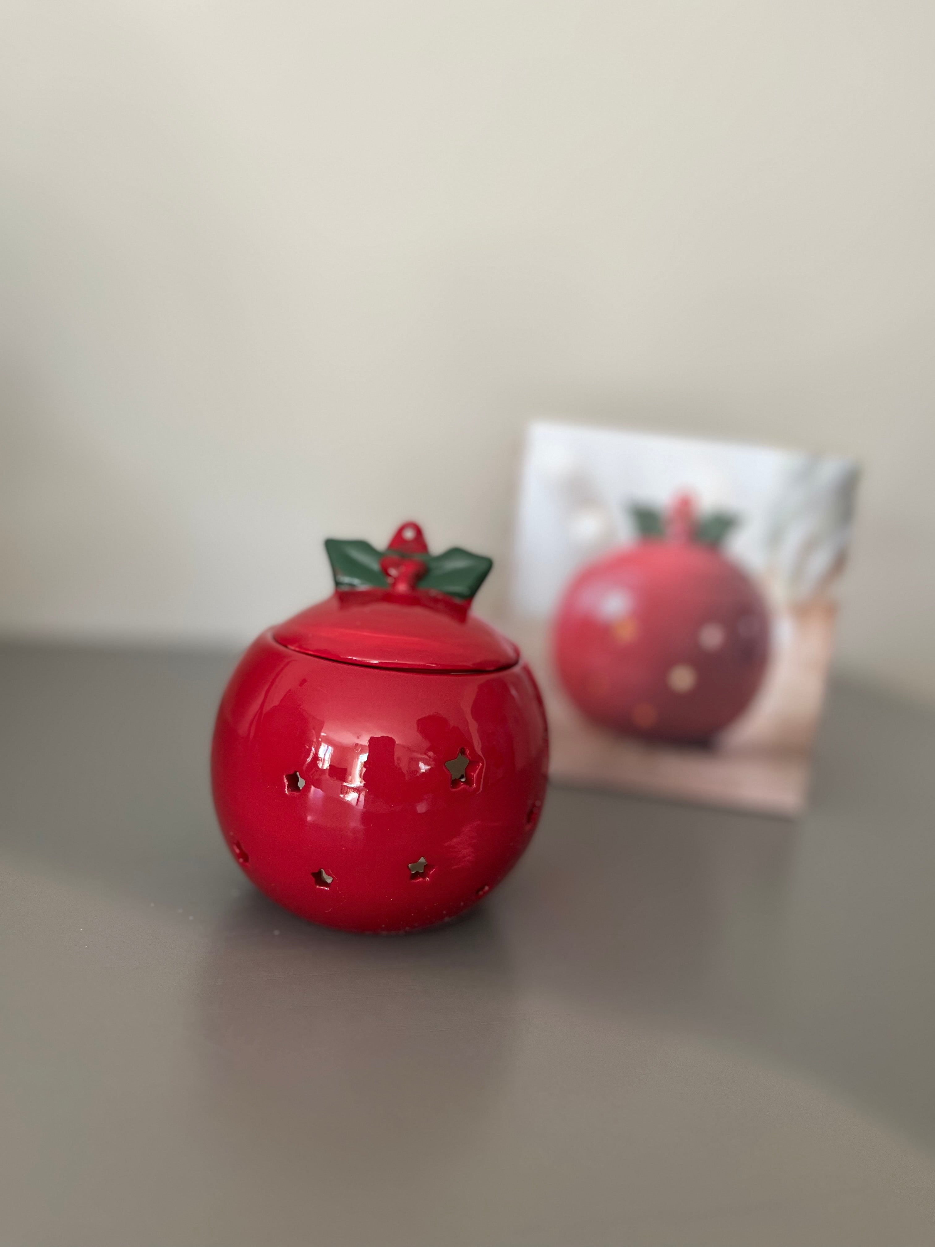 Chauffe-cire en forme de boule de Noël rouge